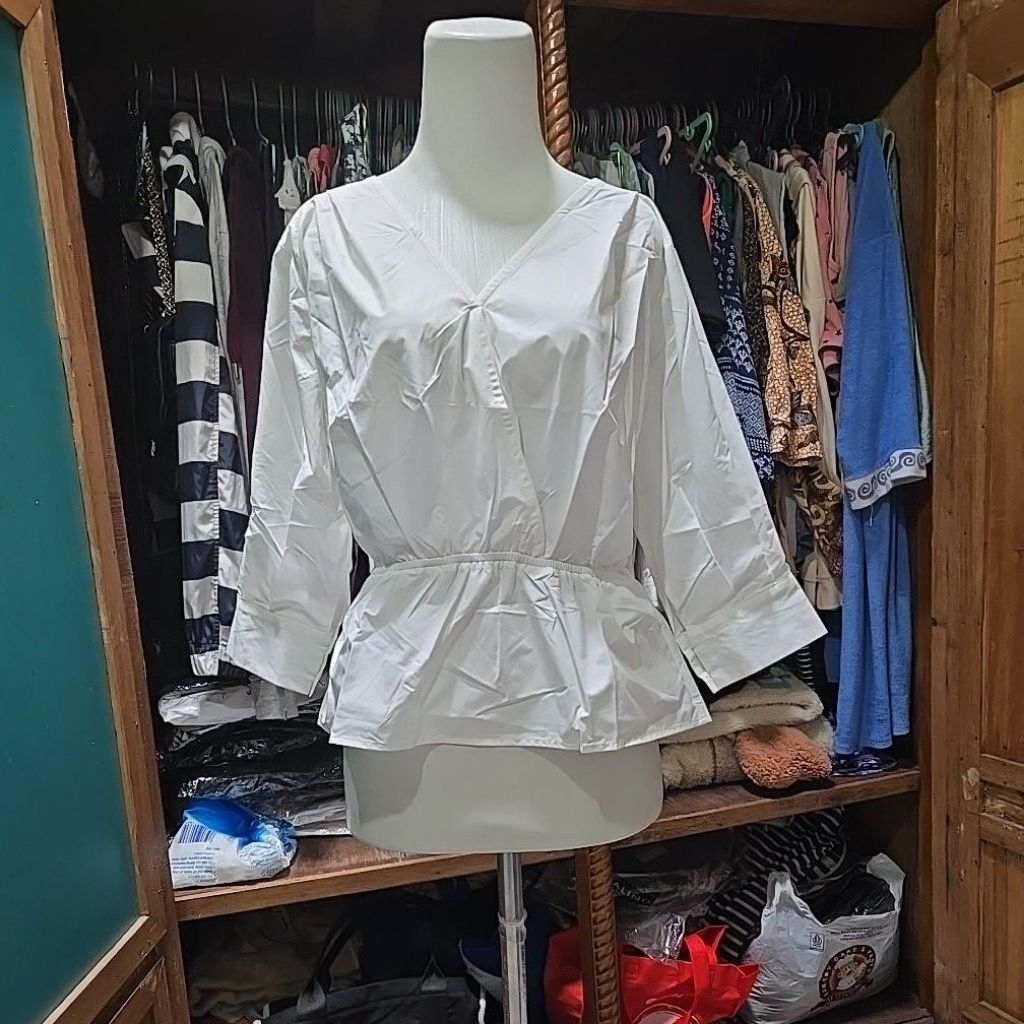 Kemeja Putih White Shirt Size 10 Valino NEW