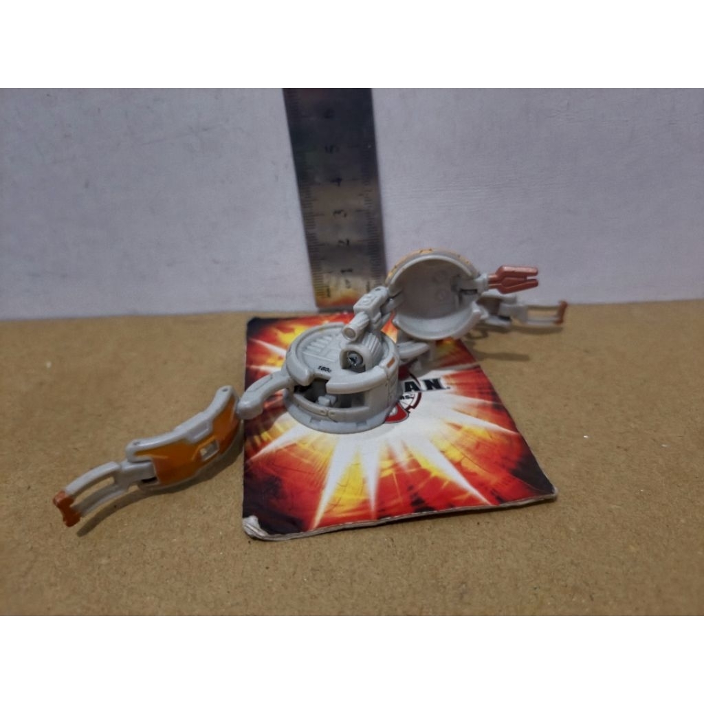 Bakugan Battle Gear Gold Aranaut Sega Toys