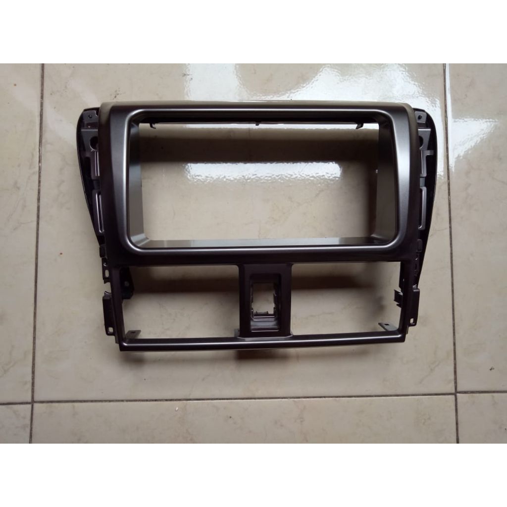 head unit Yaris 2015