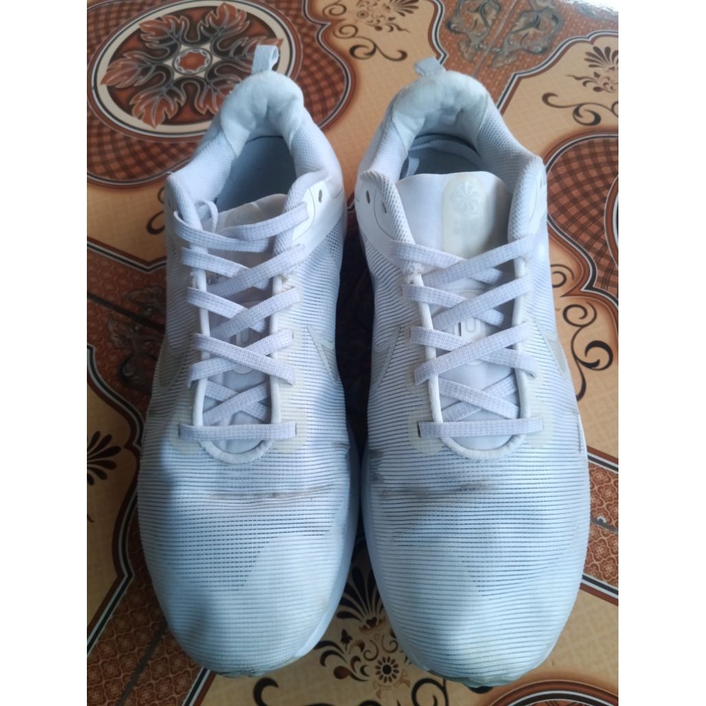 Sepatu Running Nike Downshifter 12