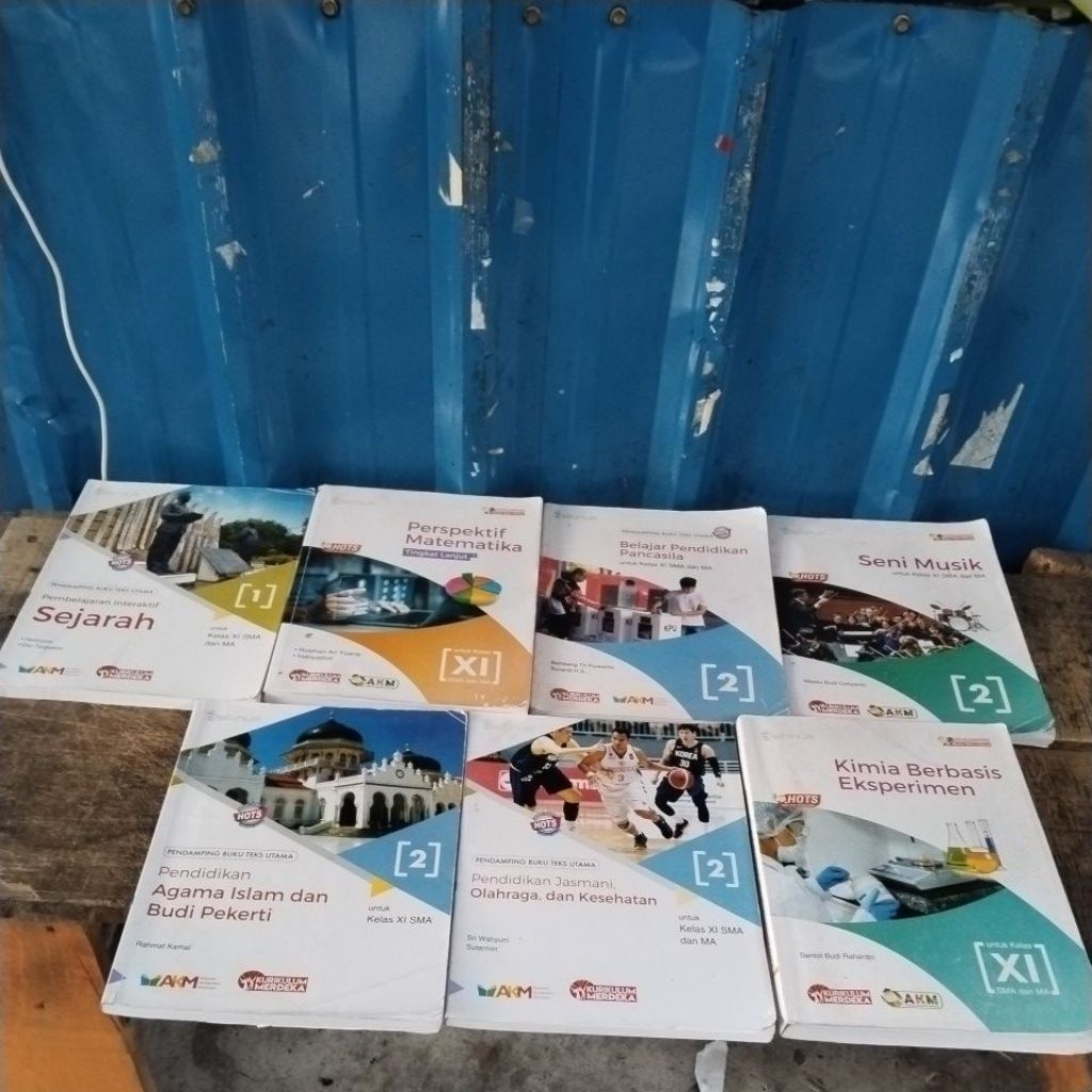 Buku Paket, Perspektif Matematika,Belajar Pendidikan Pancasila,Seni Musik,Kimia Berbasis Eksperimen,