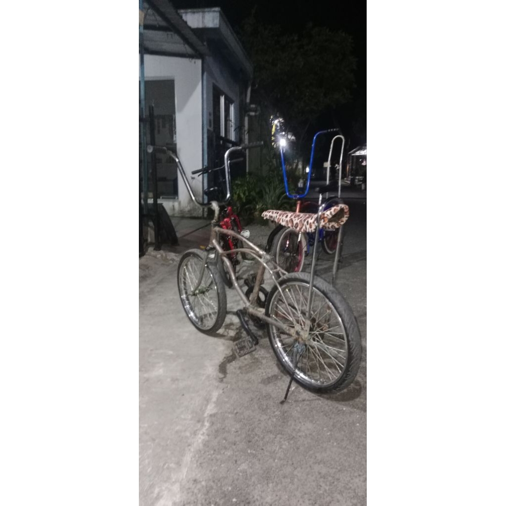 Sepeda Lowrider