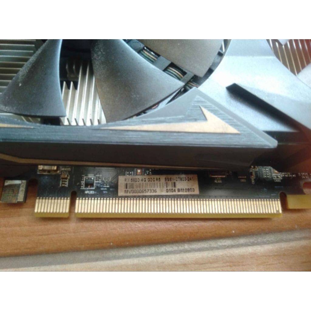 vga sapphire rx 560 4 gb DDR 5 minus