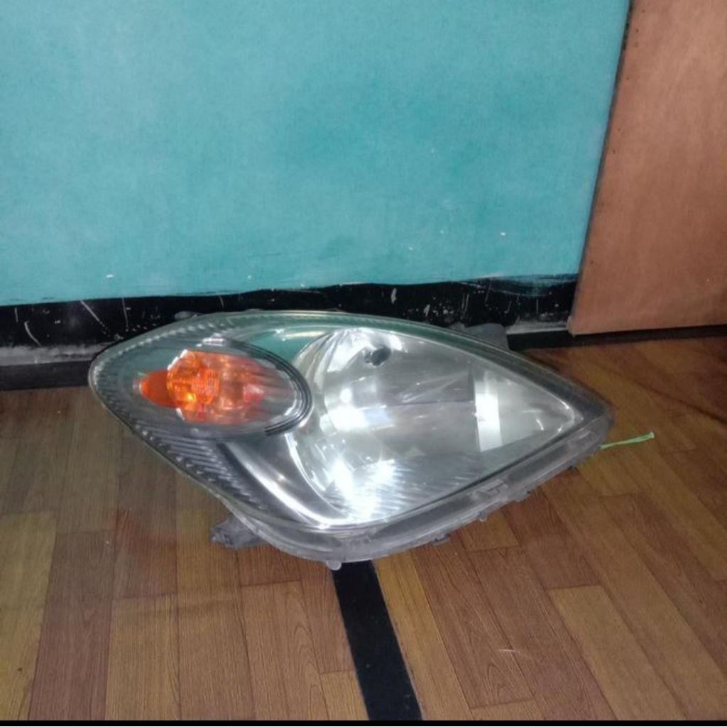 Headlamp lampu depan mobil Avanza 2008 Original