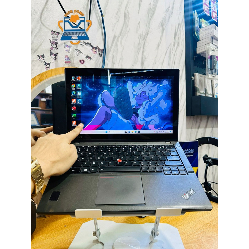 Lenovo ThinkPad X240 TouchScreen. core i5 gen 4. ram 8/256gb ssd. normal