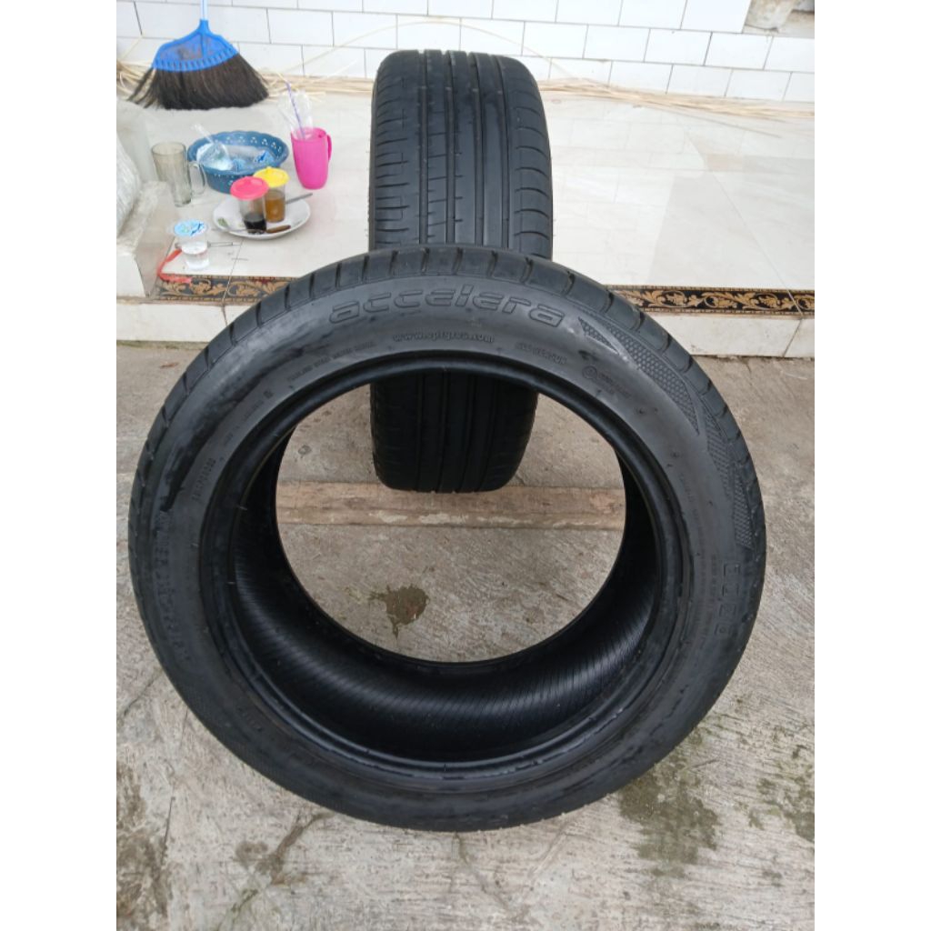Ban Accelera 215/55 R17