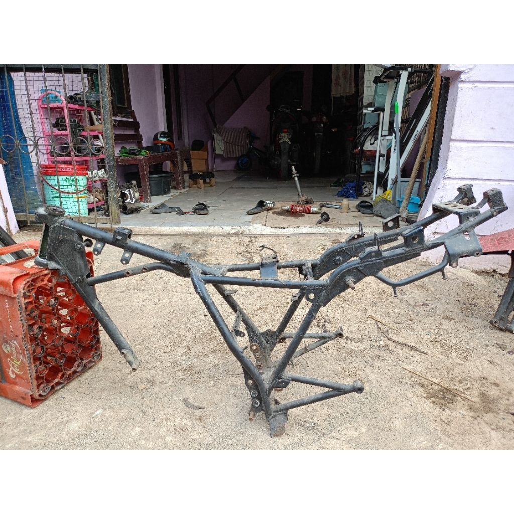 Rangka Suzuki thunder 125 original copotan (nomor rangka sudah di potong seperti di foto dan video)