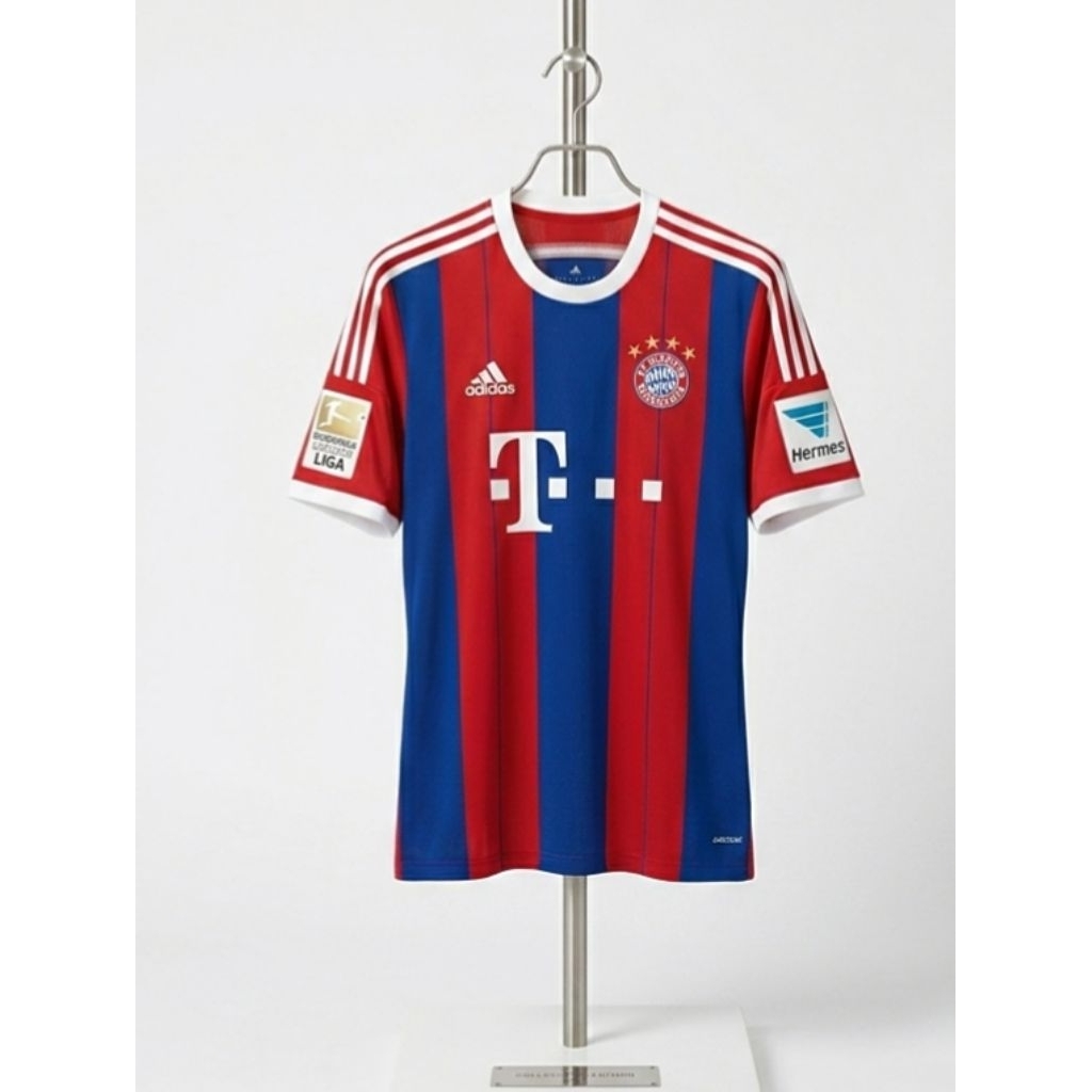 Jersey Kandang Bayern Munich musim 2014-2015.