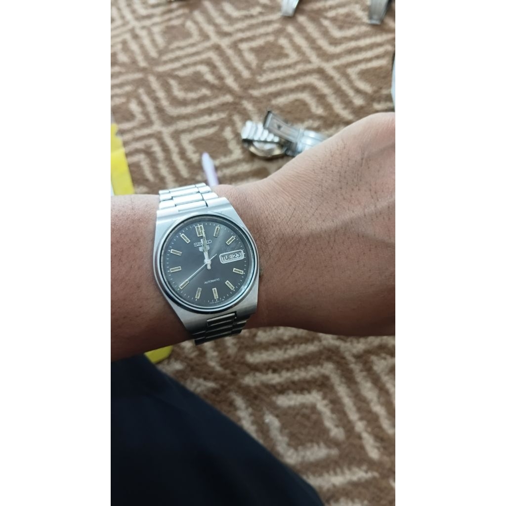 seiko 5 7009 silver