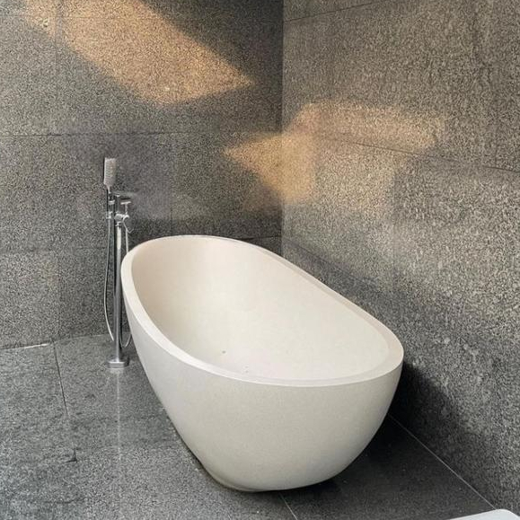 BATHTUB OVAL PORTBLE MEWAH HANDMADE TERRAZZO P 120 cm