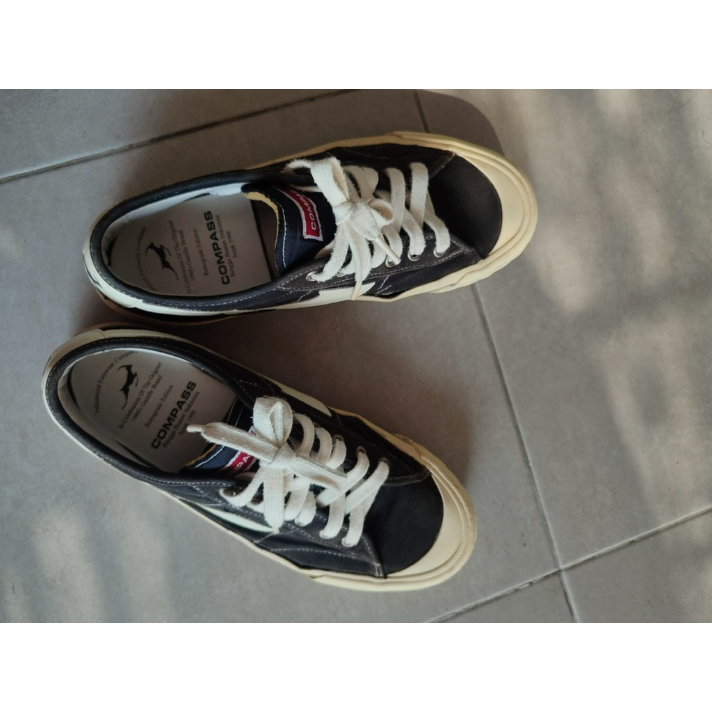 Compass Sepatu (Preloved)
