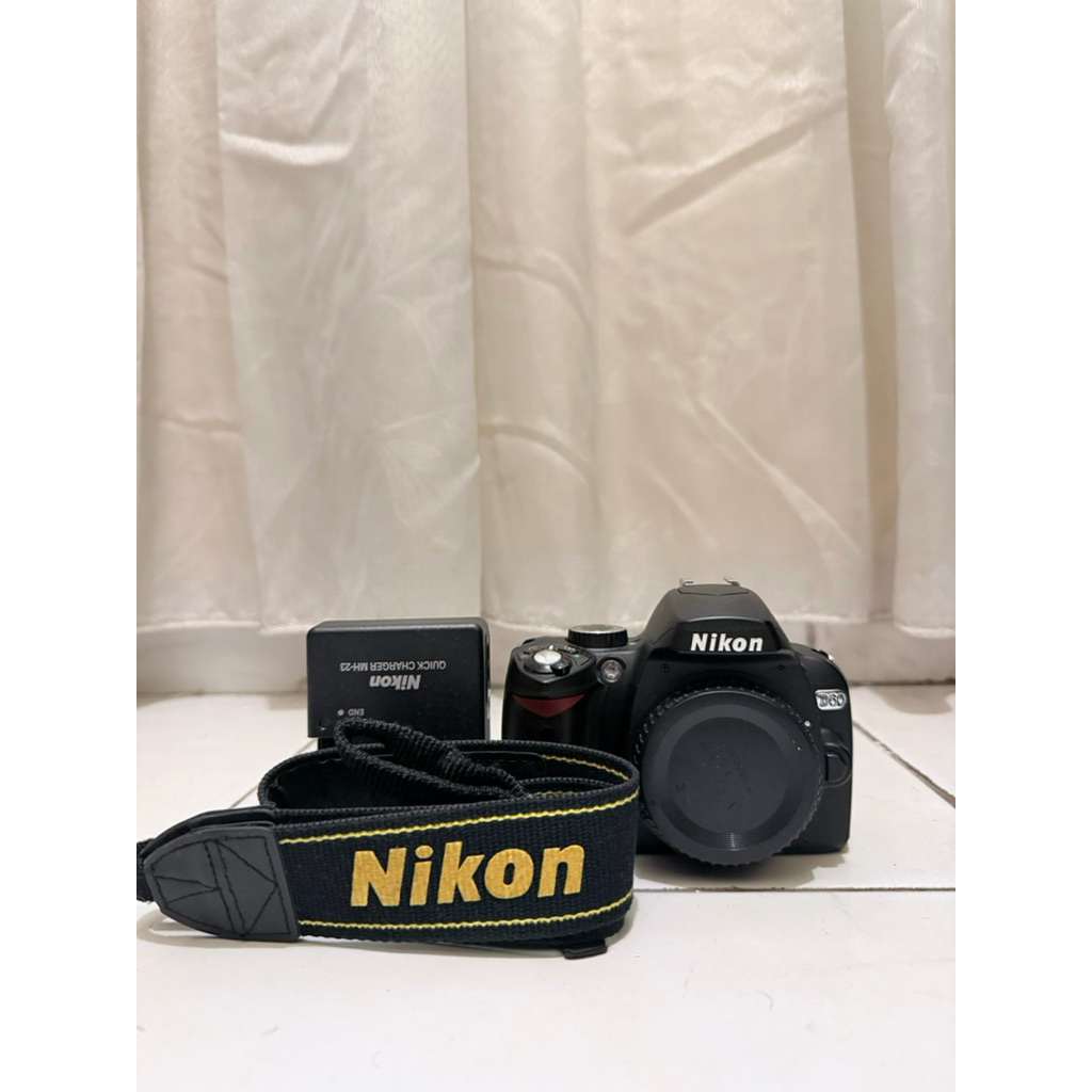 Kamera DSLR Nikon D60 CCD Sensor Mulus Body Only D 60 Not D200 D70 D40