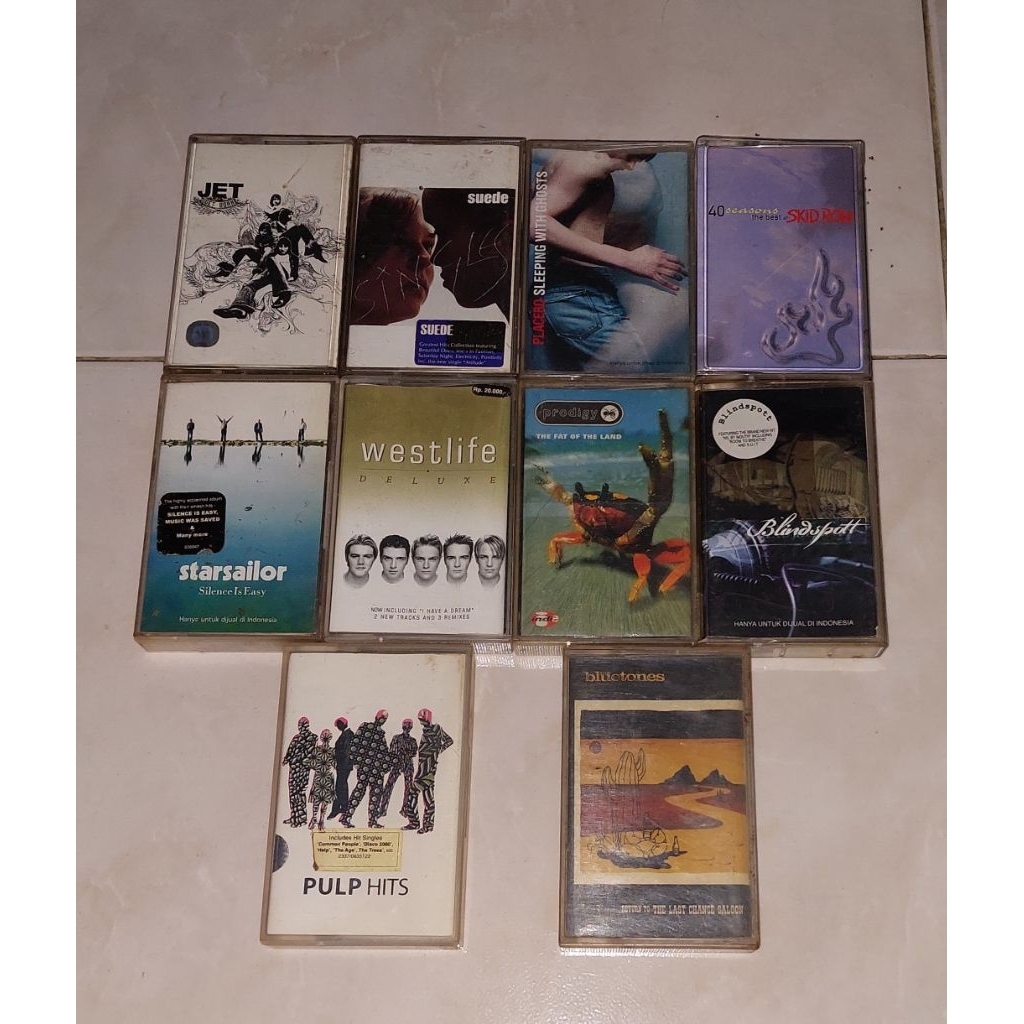 kaset JET-Get Born (2) / SUEDE-Singles / PLACEBO-Sleeping With Ghosts / SKID ROW-The Best Of (2) / S