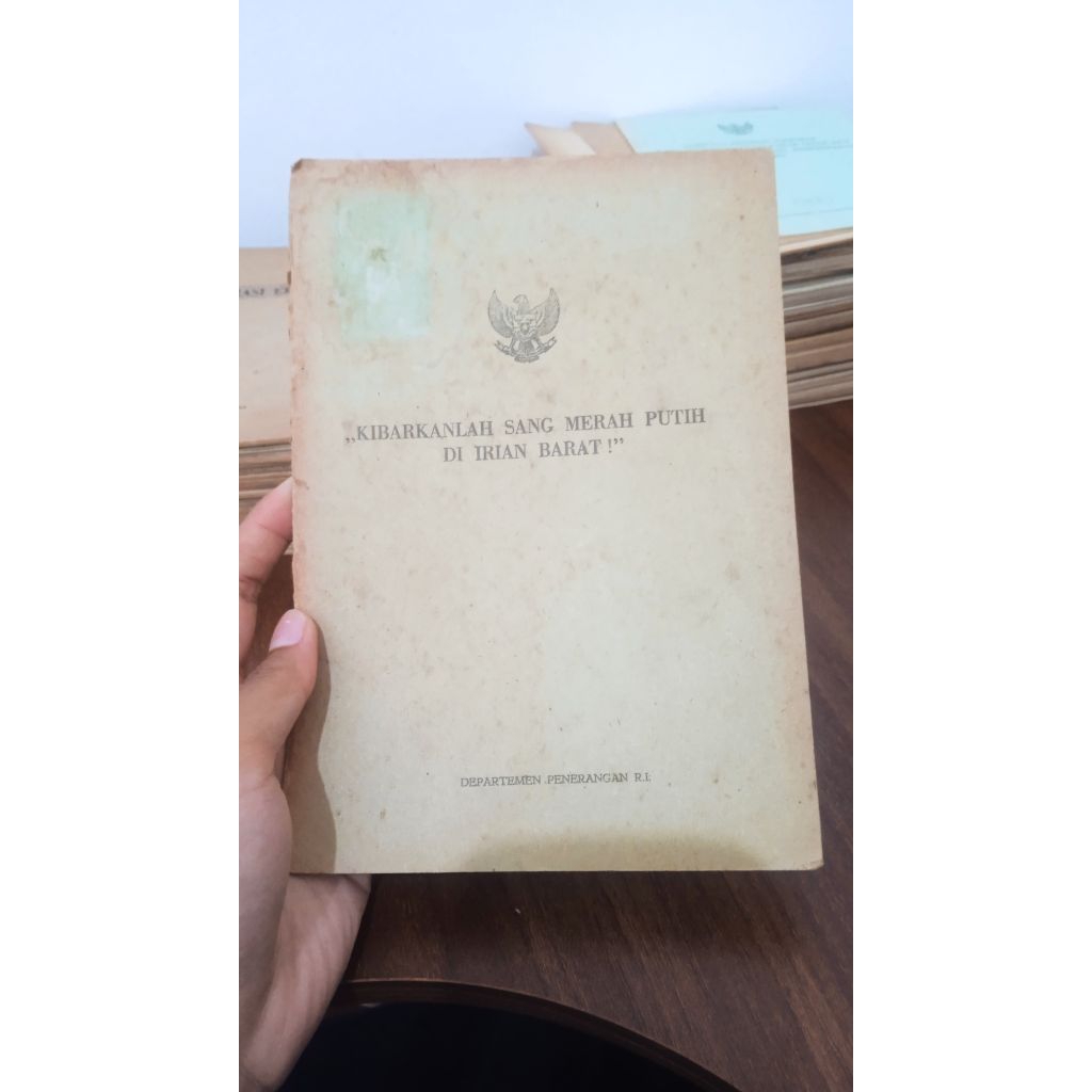 Buku pidato Soekarno - KIBARKANLAH SANG MERAH PUTIH DI IRIAN BARAT