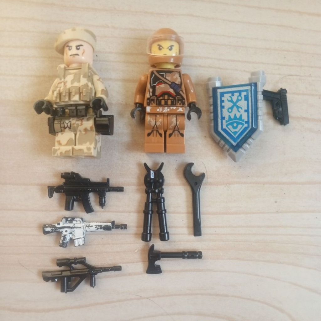 Dua Minifigure Lego Tentara Coklat Lengkap dengan Aksesoris