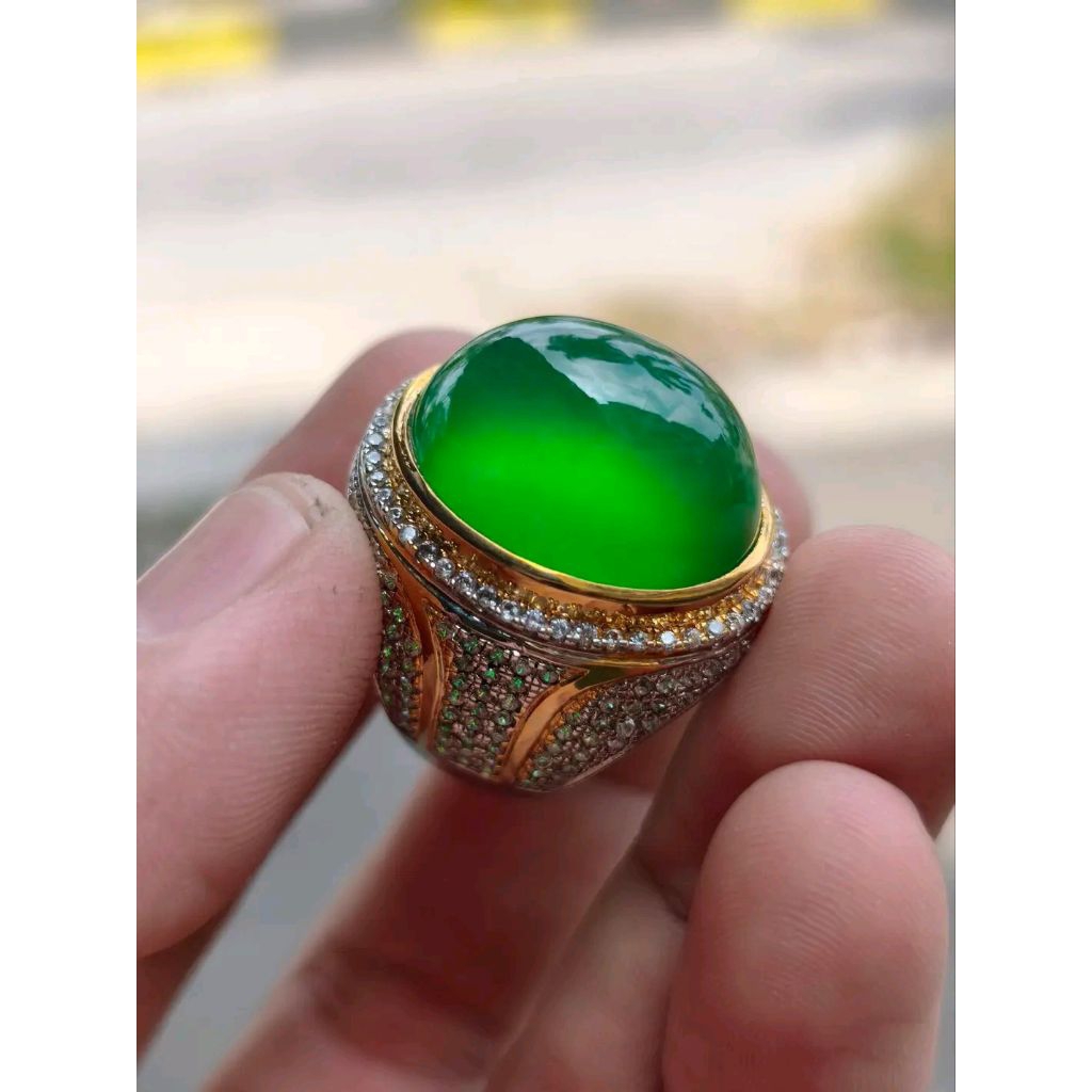 Batu giok birma kristal