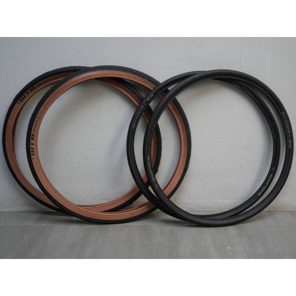 Sepasang ban luar Schwalbe Kojak 700x35C 95 psi