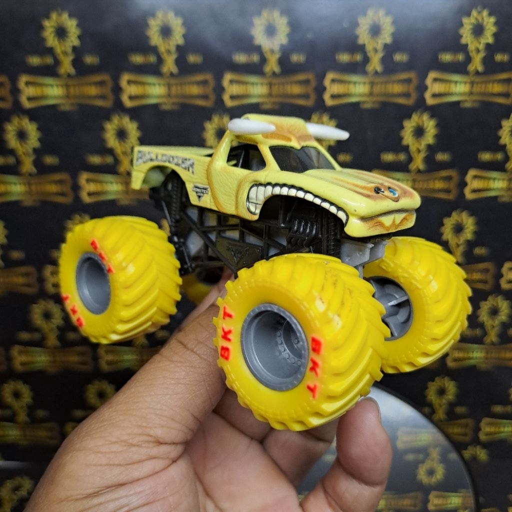 96% LOOSE MONSTER JAM LOOSE MONSTER JAM EL TORO LOCO KUNING MONSTER JAM 1:64 MONSTER JAM KOLPRI KOND