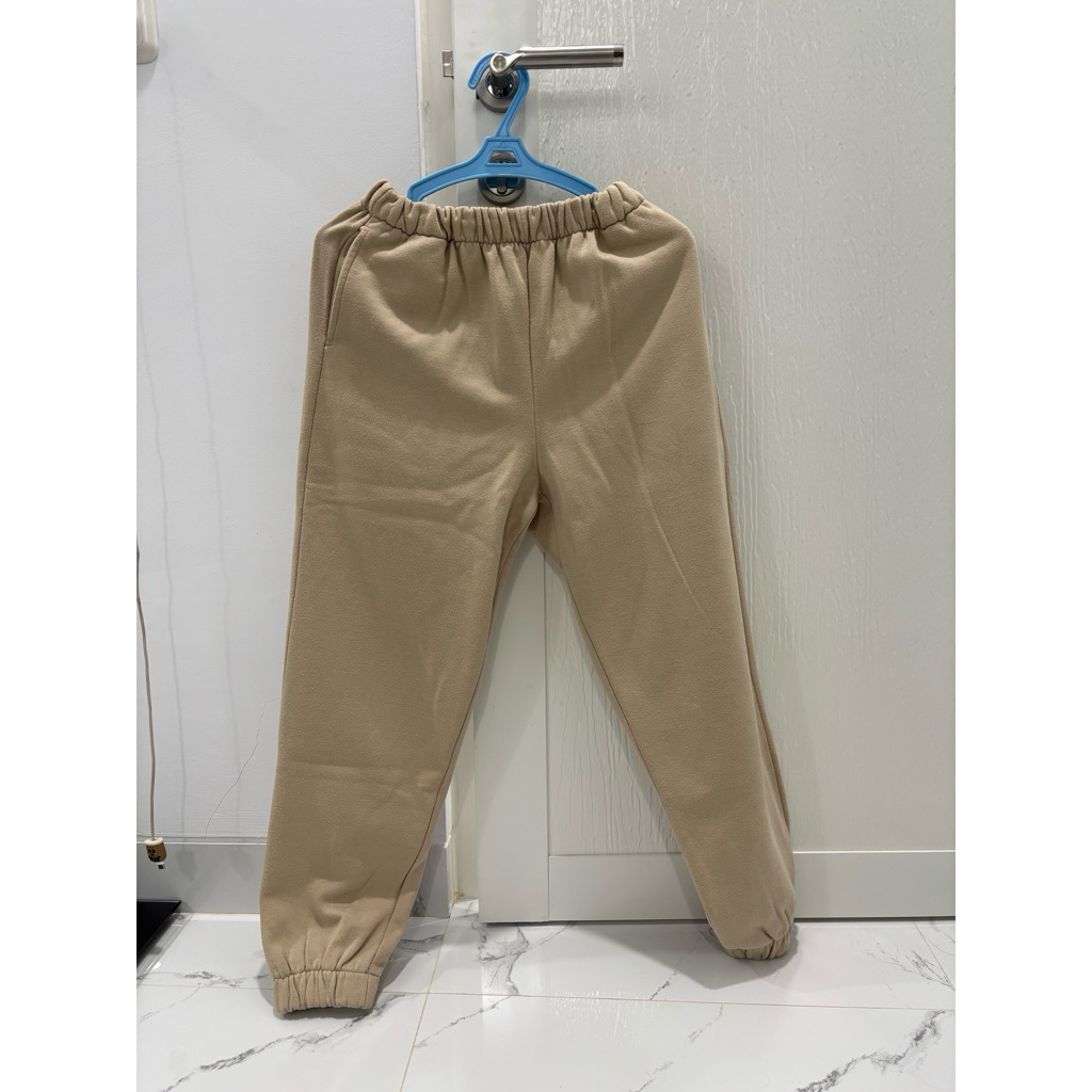 PRELOVED celana jogger / jogger pants cream