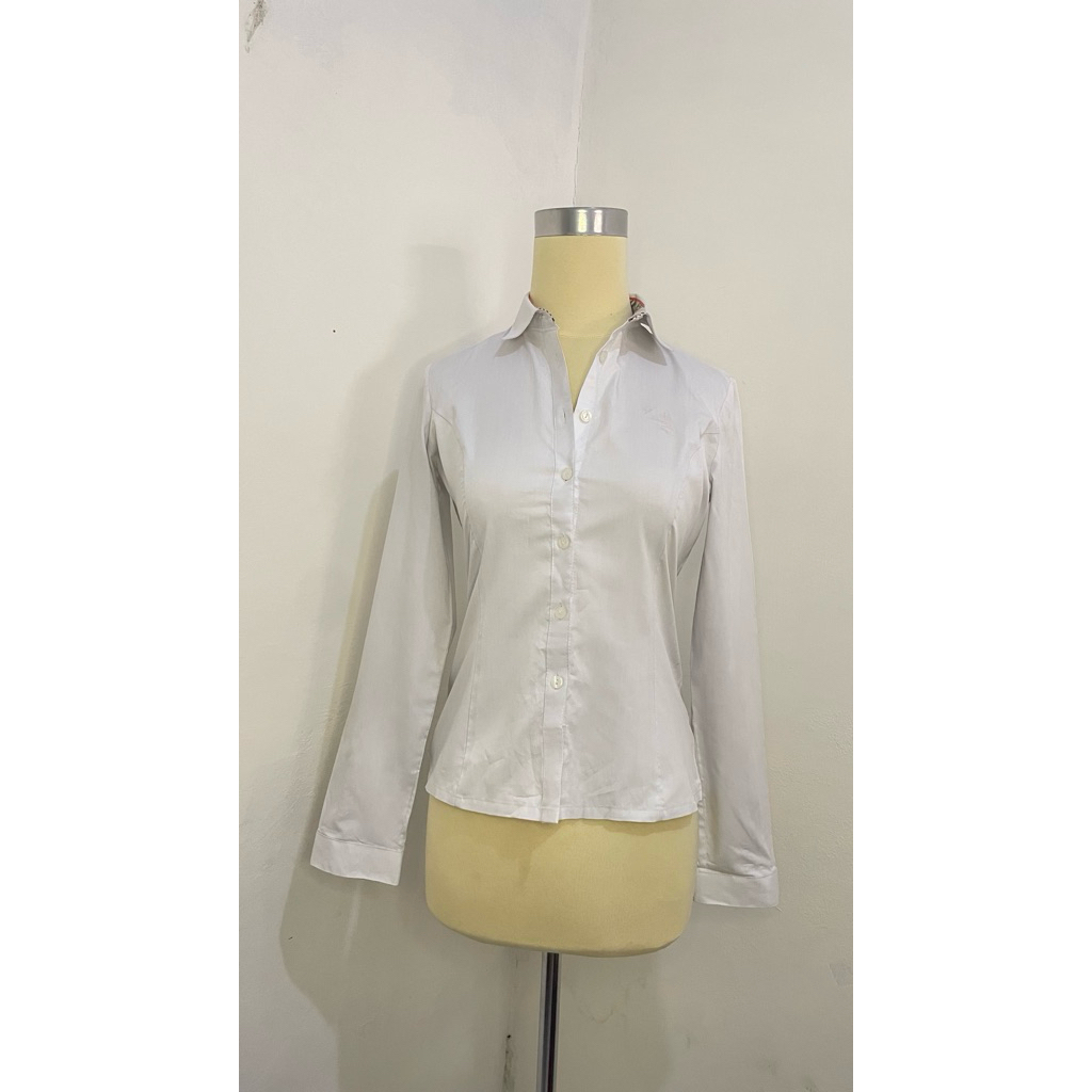 Pressbody kemeja putih merk IVY CLUB