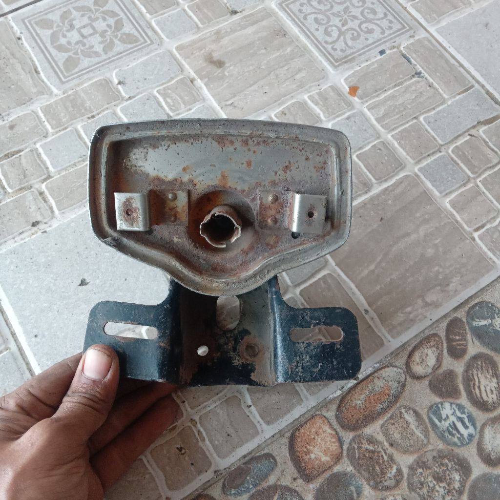 braket dudukan stoplamp pangkon lampu belakang honda s90z cb100 ori