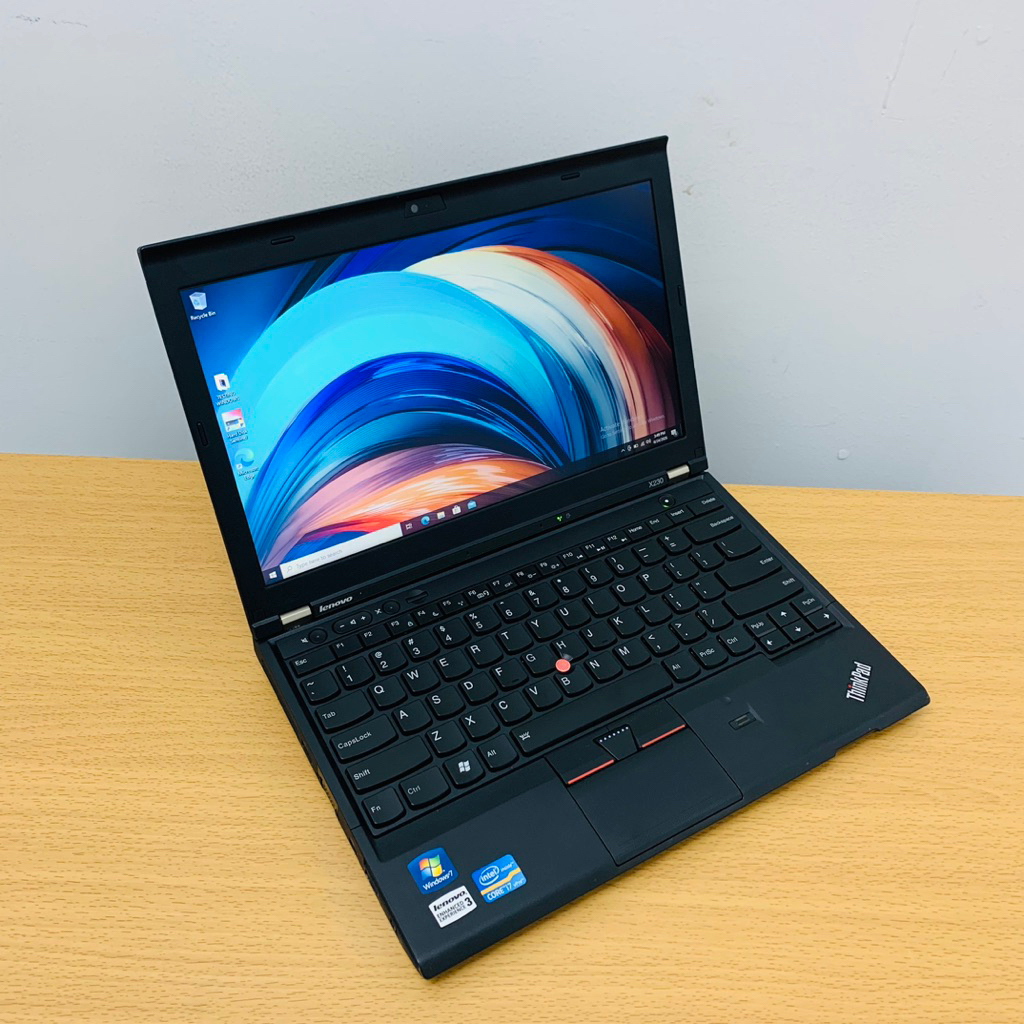 Laptop Lenovo Thinkpad X230 intel core i7 gen 3 RAM 16 SSD 256 Mulus