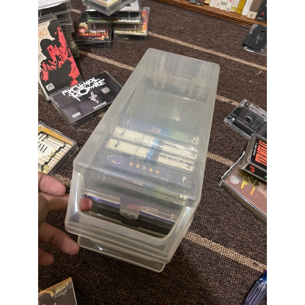 rak kaset pita isi 12 kaset