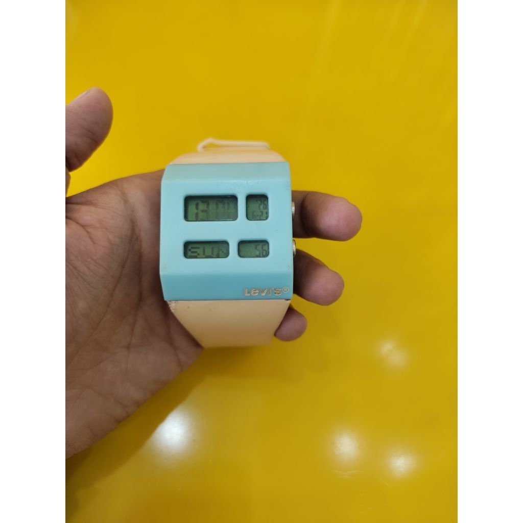 jam tangan preloved Levis vintage unik beda dari yg lain