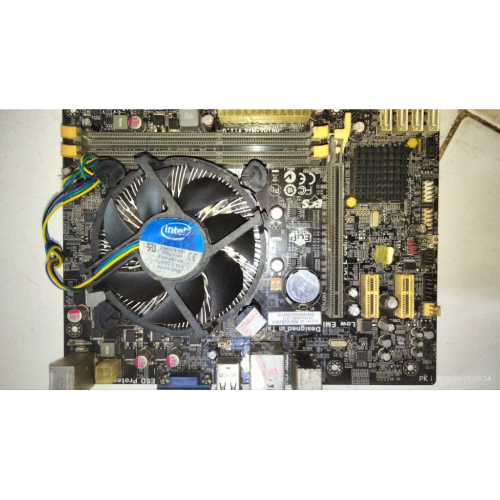1 set Motherboard Komputer dan procesor core i3 gen 2 bahan