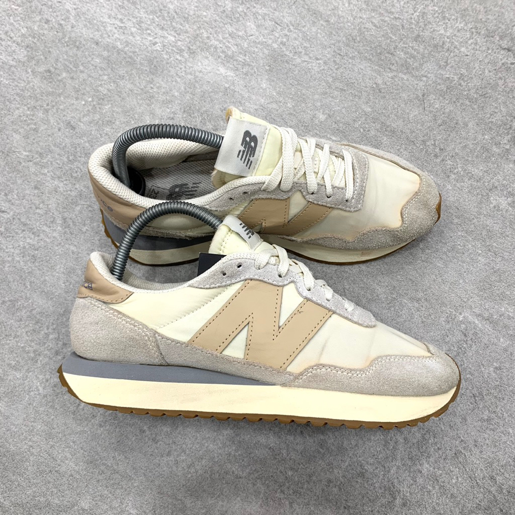New Balance 237 Beige
