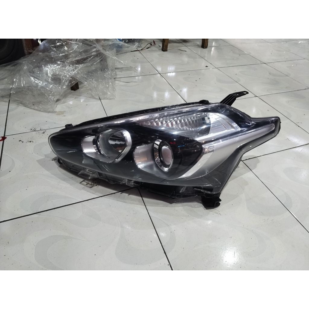 HEADLAMP SIENTA ORIGINAL EX ASURANSI. lampu depan Sienta Type G original