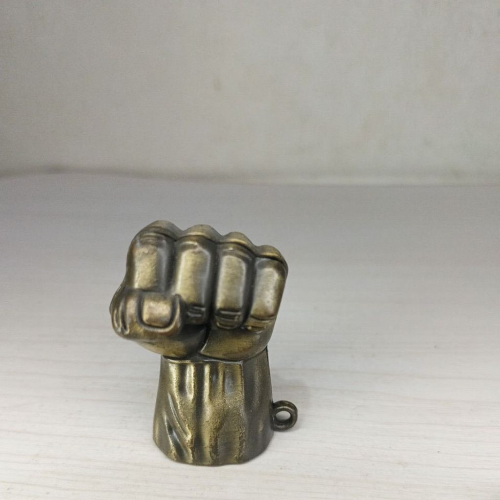 Marvel incredible Hulk's hand metal