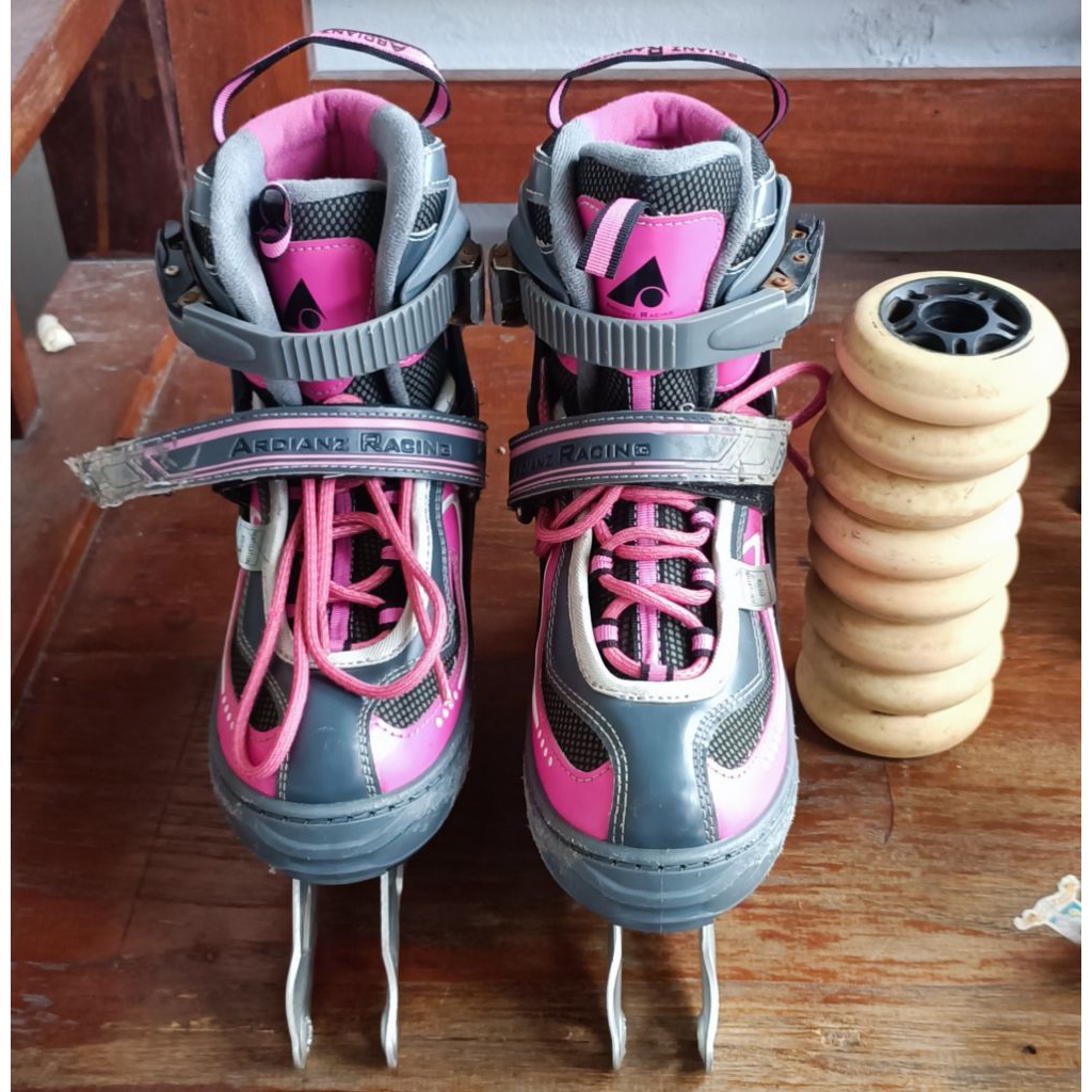 sepatu roda bekas / Preloved Merk Ardianz Warna Pink ukuran 35-38