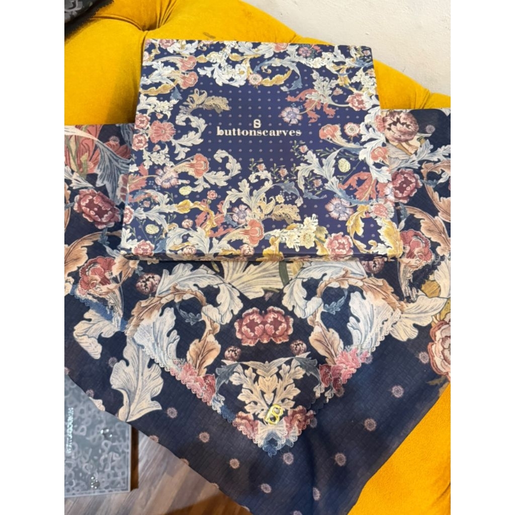 royale buttonscarves