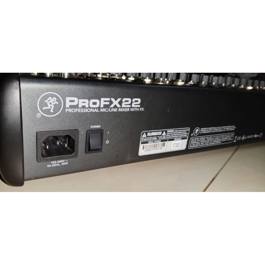 mixer mackie profx22