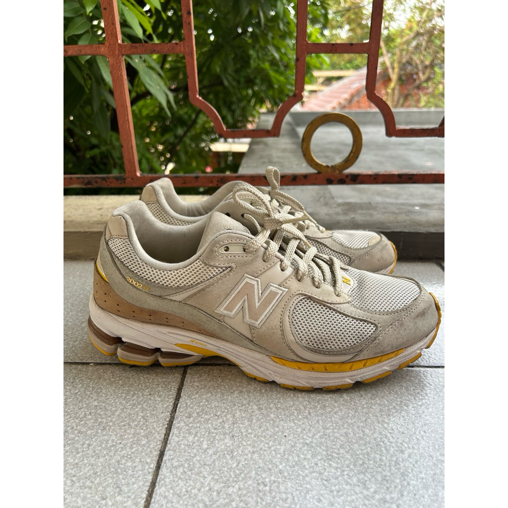 New Balance 2002R