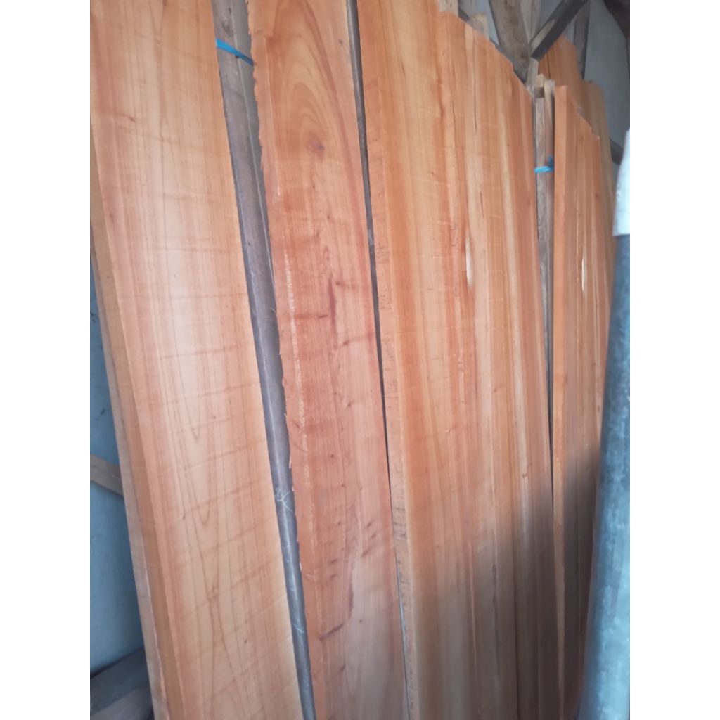papan kayu mahoni