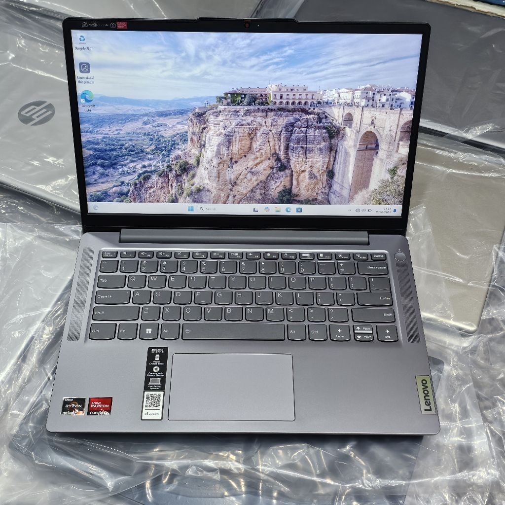 Laptop Lenovo Ideapad Slim 3 14AMN8 AMD Ryzen 3-7320U RAM 8GB SSD 512GB Keyboard backlight Kondisi N
