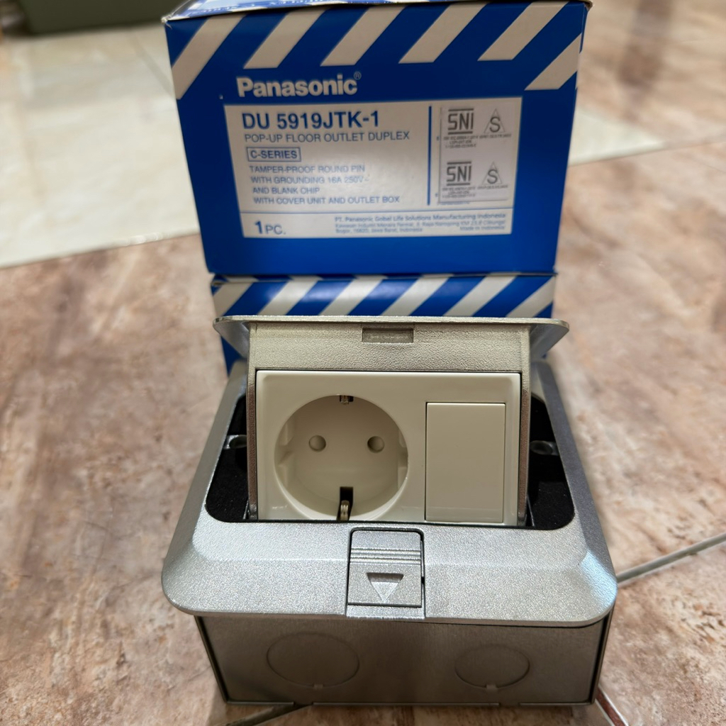 Stop kontak Lantai PANASONIC DU 5919JTK-1 / Floor outlet socket + Blank PANASONIC DU5919JTK-1
