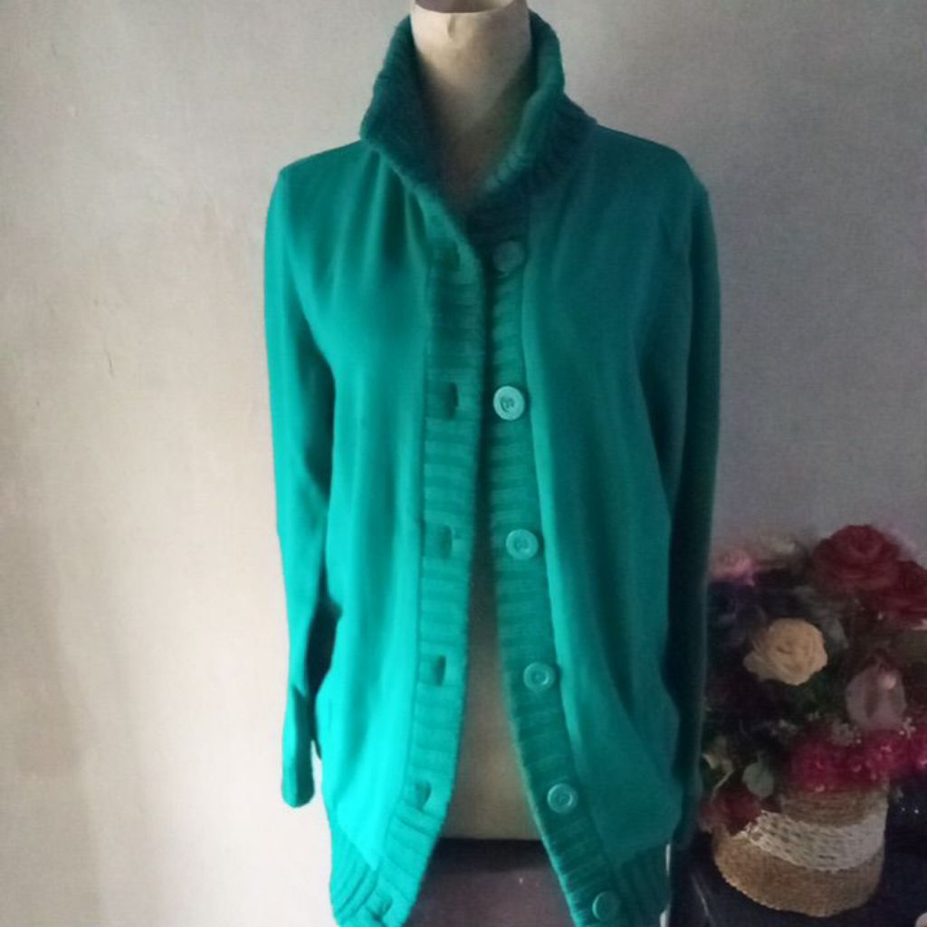 preloved sweater/cardigan rajut DAMART