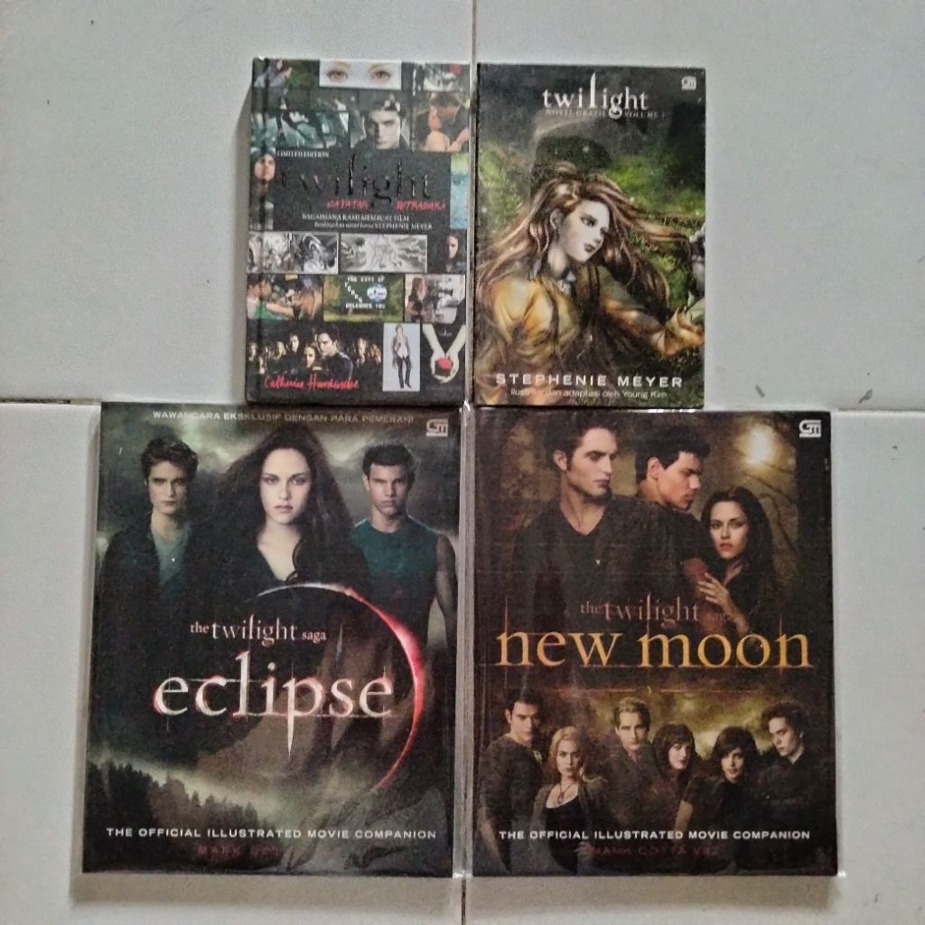 Paket Twilight - Novel Grafis  - Eclipse - New Moon - Catatan Sutradara - 4 Edisi