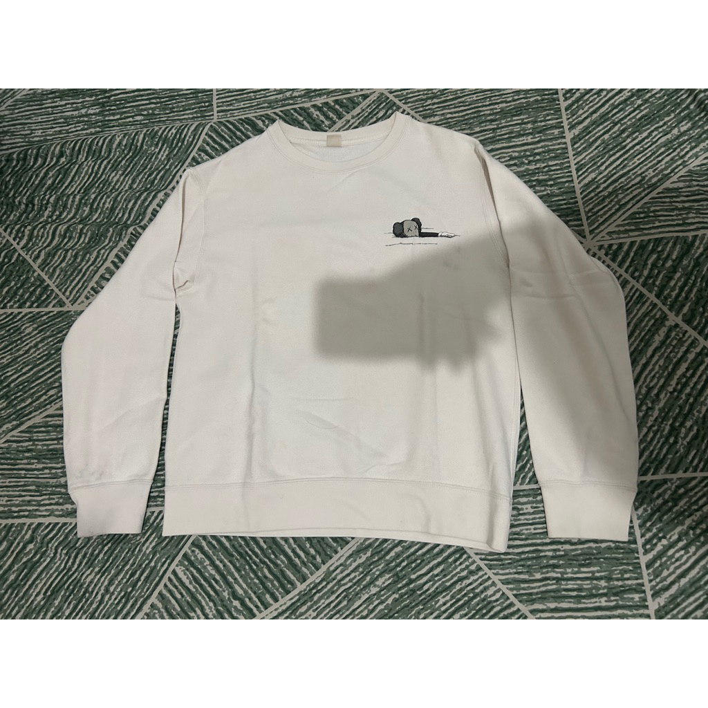 Bundling Crewneck Uni*qlo x Kaws + Tshir Greenlight