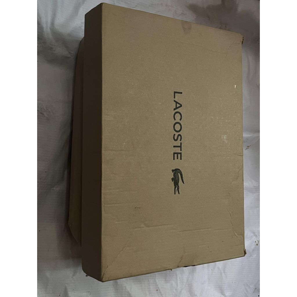 kotak sepatu Lacoste Preloved