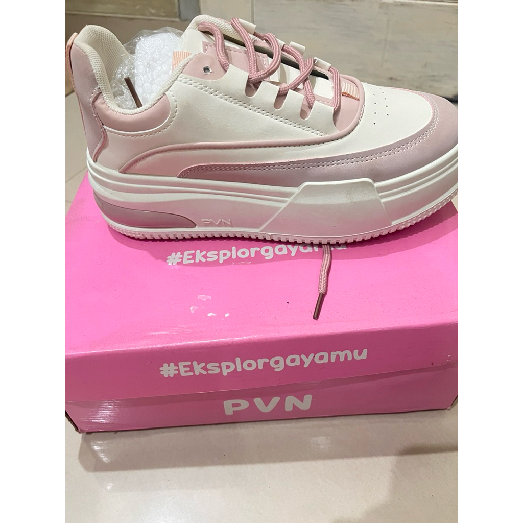 SEPATU PVN PUTIH SIZE 37