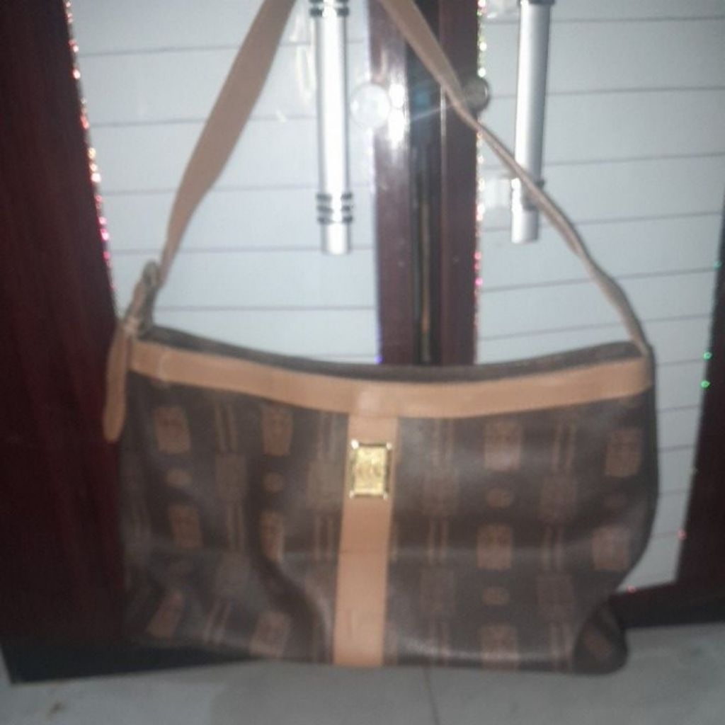 tas ketek branded PAOLA DELLUNGU Kulit asli 28x20 preloved unik cantik