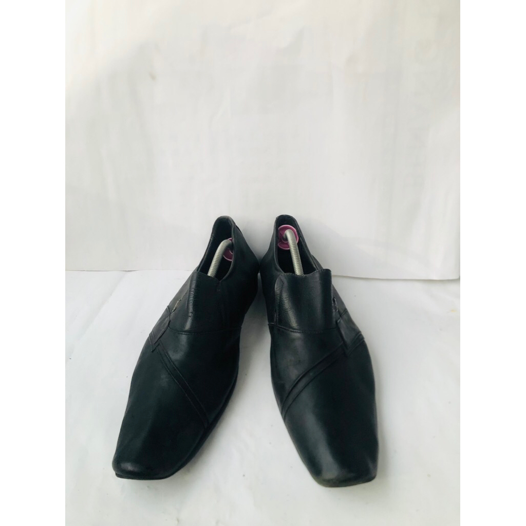 sepatu pantofel kulit second lv uk43