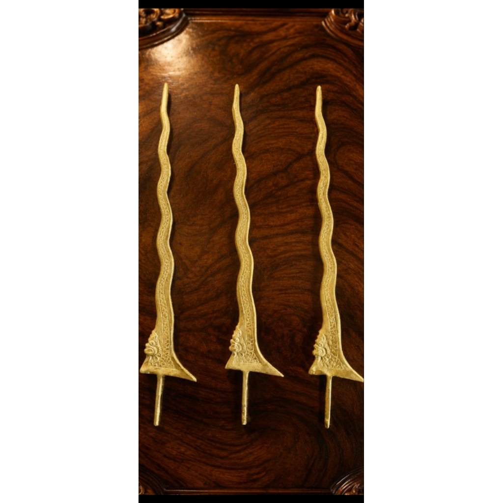 Keris Tari atau Keris Hias.. bahan kuningan panjang 28 cm luk 11