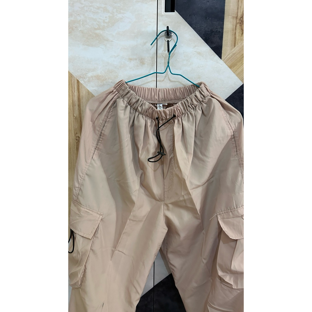 [PRELOVED] Cargo Pants Parasut / Parachute Pants Unisex - Cream (M)