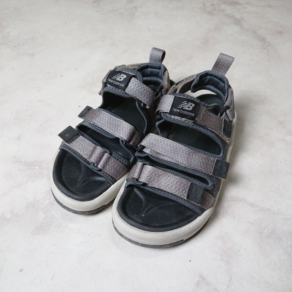 Sepatu Sandal New Balance Caravan SD3205 Pria Wanita Second Bekas