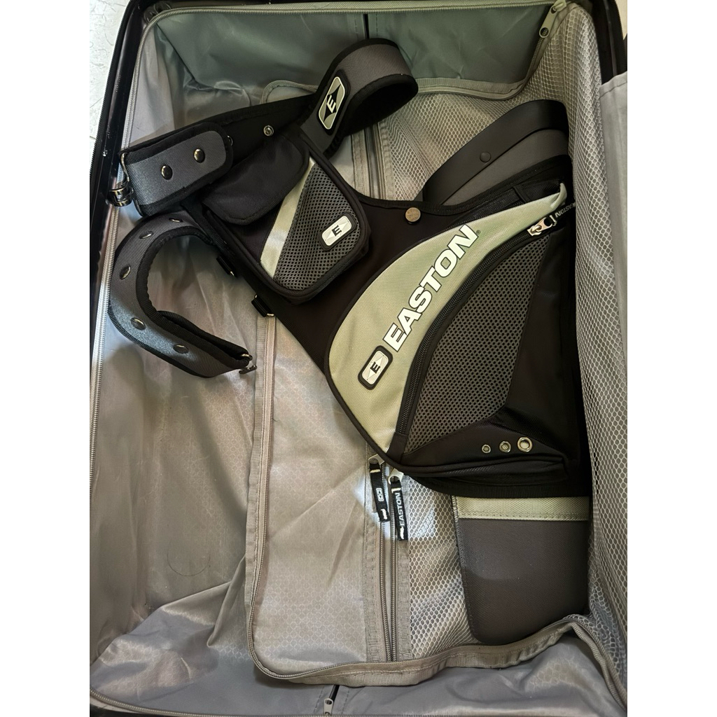 quiver easton like new